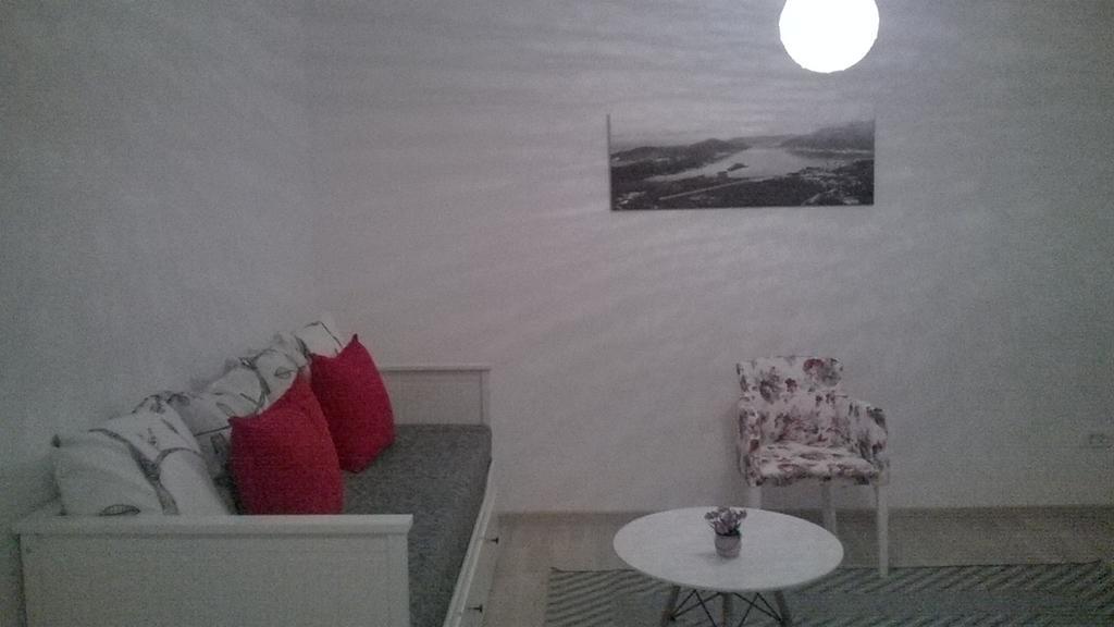 Apartments Delfin Tivat Bagian luar foto