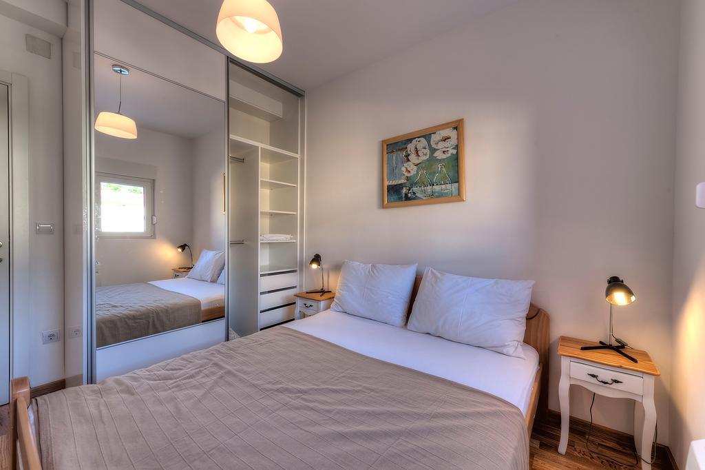 Apartments Delfin Tivat Bagian luar foto