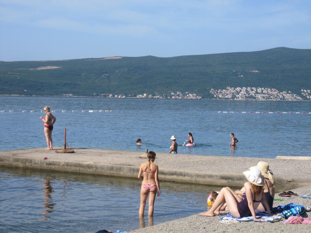 Apartments Delfin Tivat Bagian luar foto
