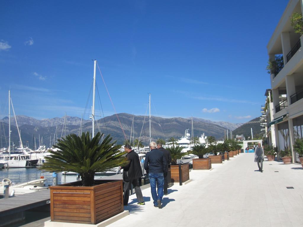 Apartments Delfin Tivat Bagian luar foto