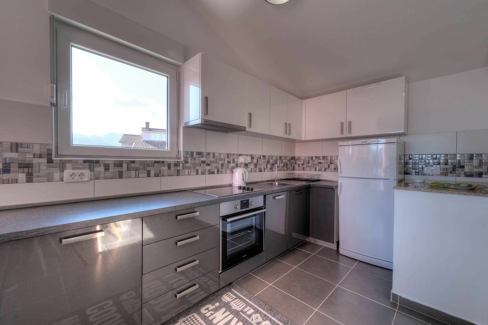 Apartments Delfin Tivat Bagian luar foto