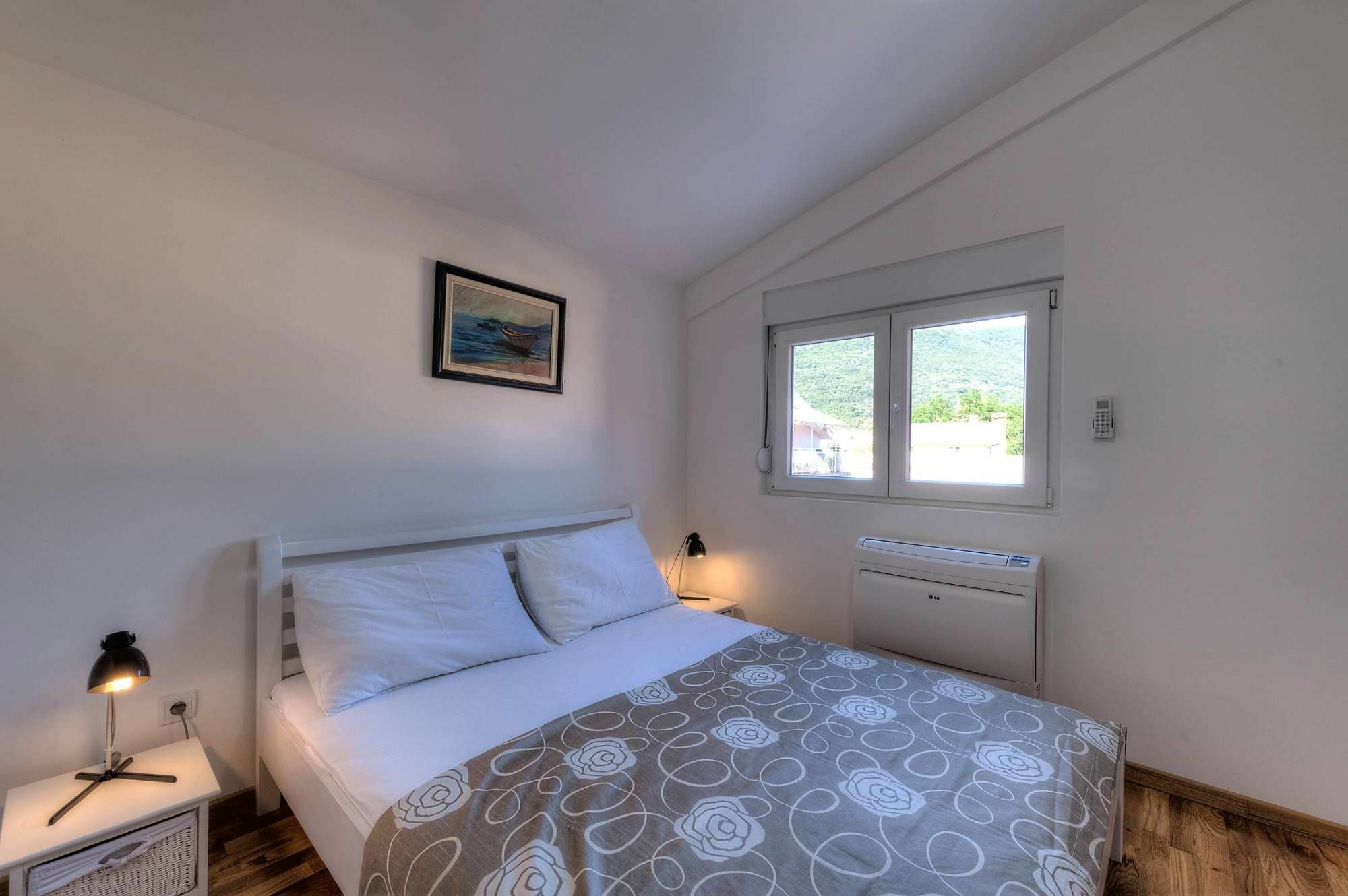 Apartments Delfin Tivat Bagian luar foto